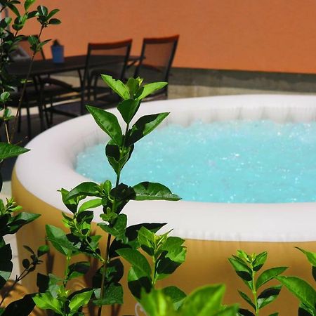 Apartment Gamma With Hydromassage Mini Pool Near Split Zrnovnica Exterior photo