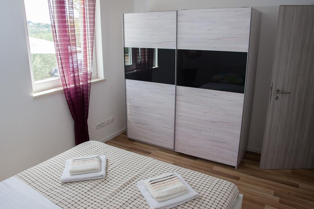 Apartment Gamma With Hydromassage Mini Pool Near Split Zrnovnica Exterior photo