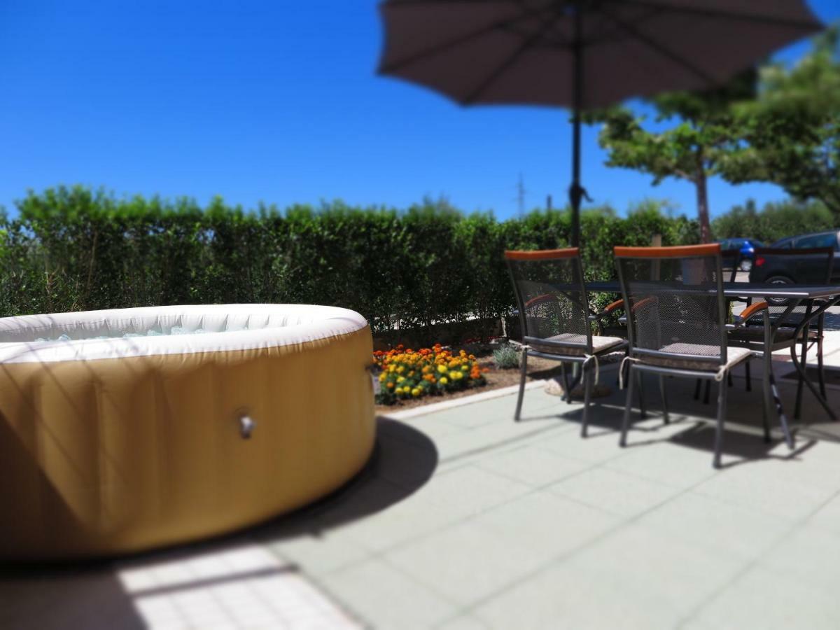 Apartment Gamma With Hydromassage Mini Pool Near Split Zrnovnica Exterior photo